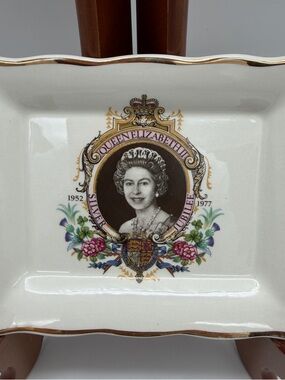 Weatherby Hanley Royal Falcon Ware The Silver Jubilee Queen Elizabeth Dish 5”x4”